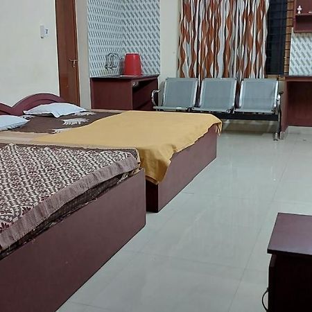 Guruvayur Adithya Zewnętrze zdjęcie