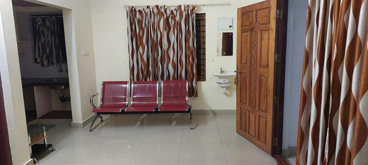 Guruvayur Adithya Zewnętrze zdjęcie