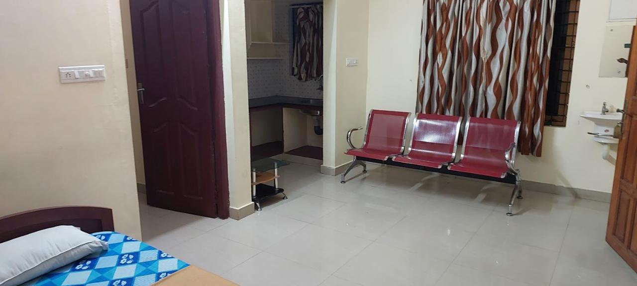 Guruvayur Adithya Zewnętrze zdjęcie