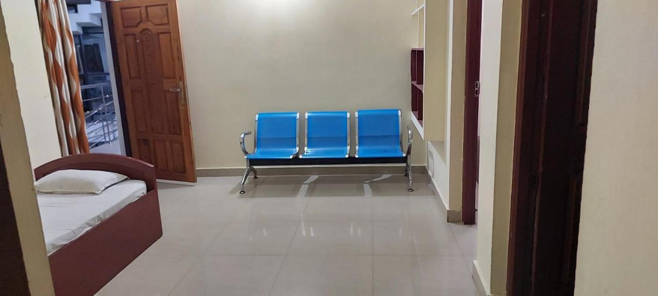 Guruvayur Adithya Zewnętrze zdjęcie